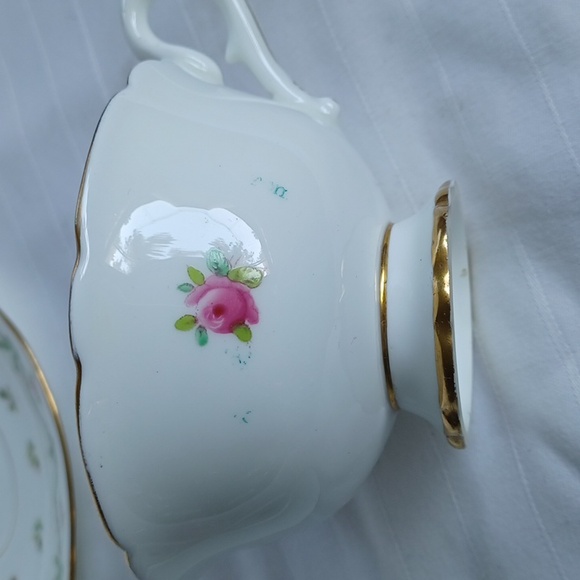 Coalport Vintage Made in England "Ribbons and Roses" Teacups & Saucers - Picture 9 of 13